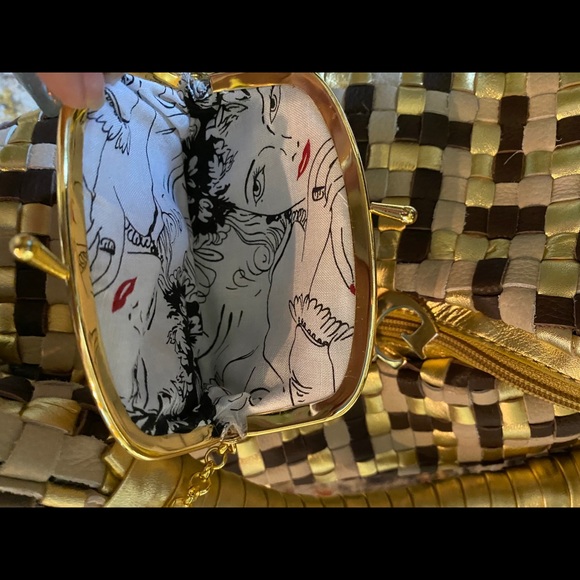 Gorgeous designer bag from Italy. Very classy! - Picture 2 of 10